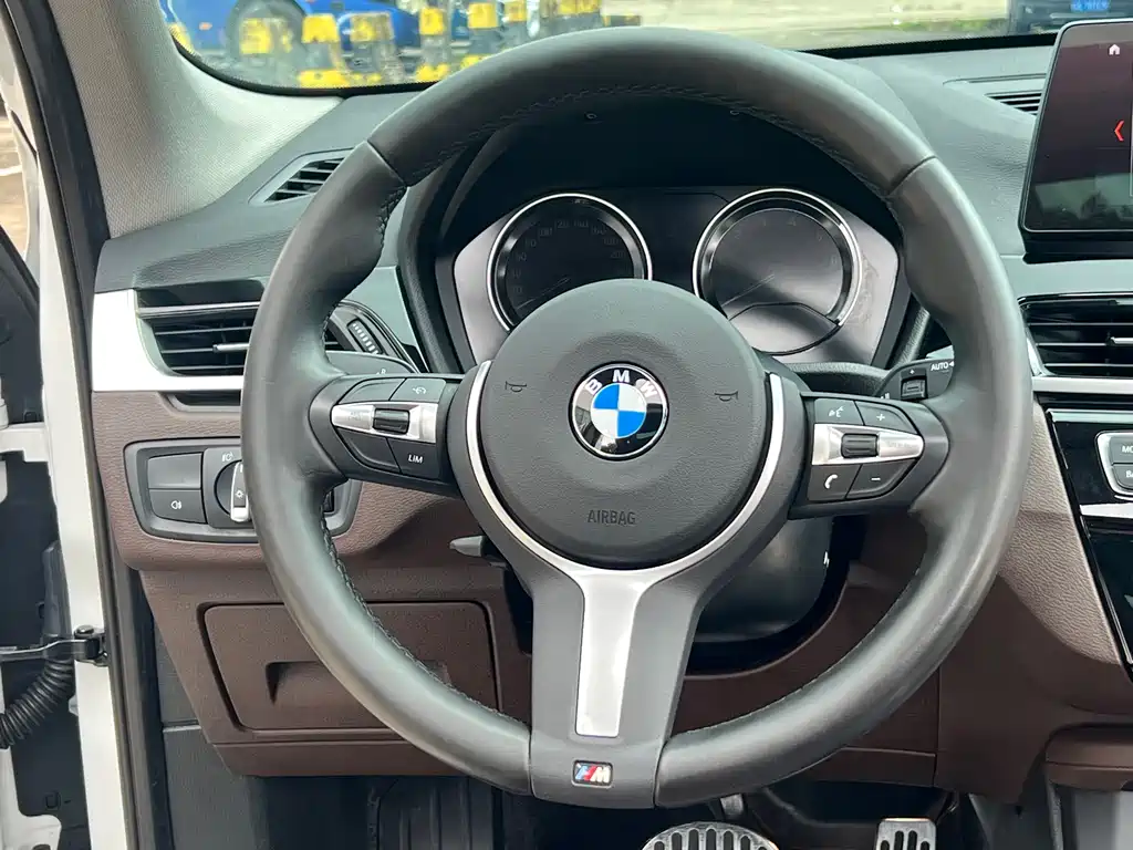 BMW X1 2022 sDrive25Li Lead