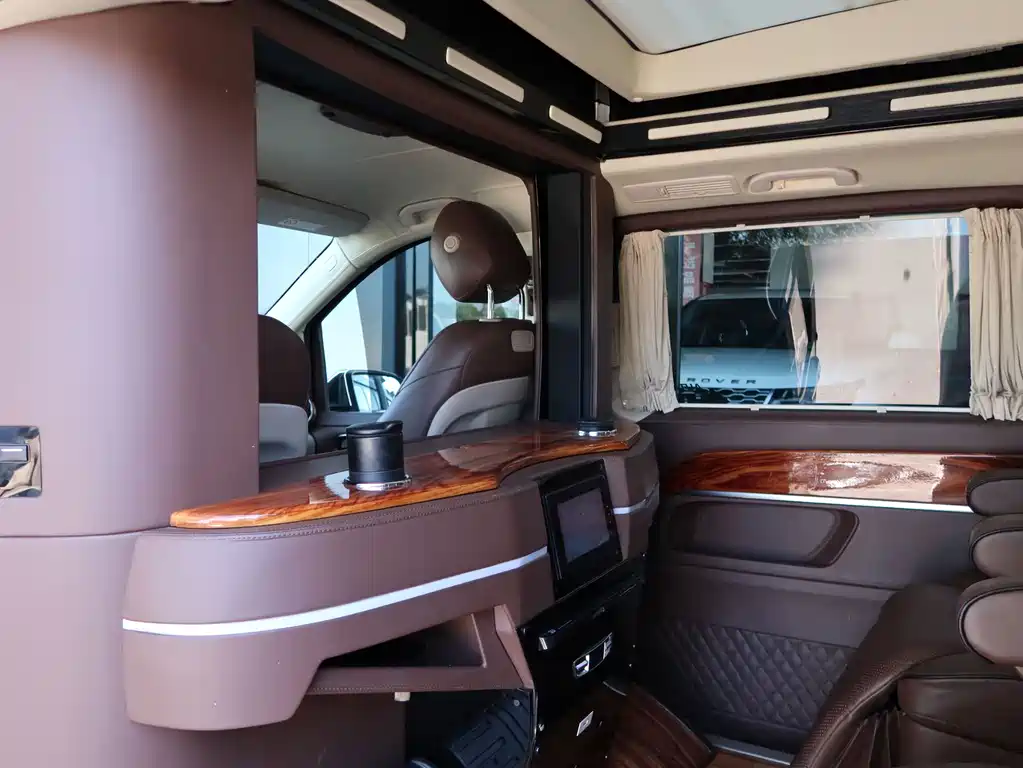 Mercedes-Benz V-Class — миниатюра 7