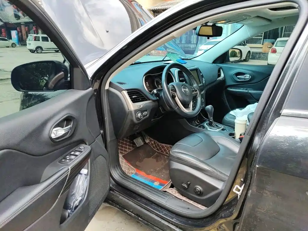 Jeep Cherokee — миниатюра 13