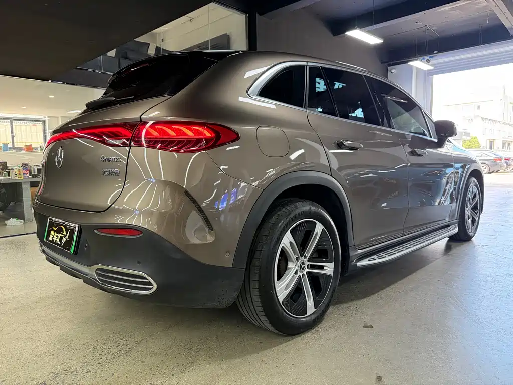 Mercedes-Benz EQE SUV — миниатюра 14