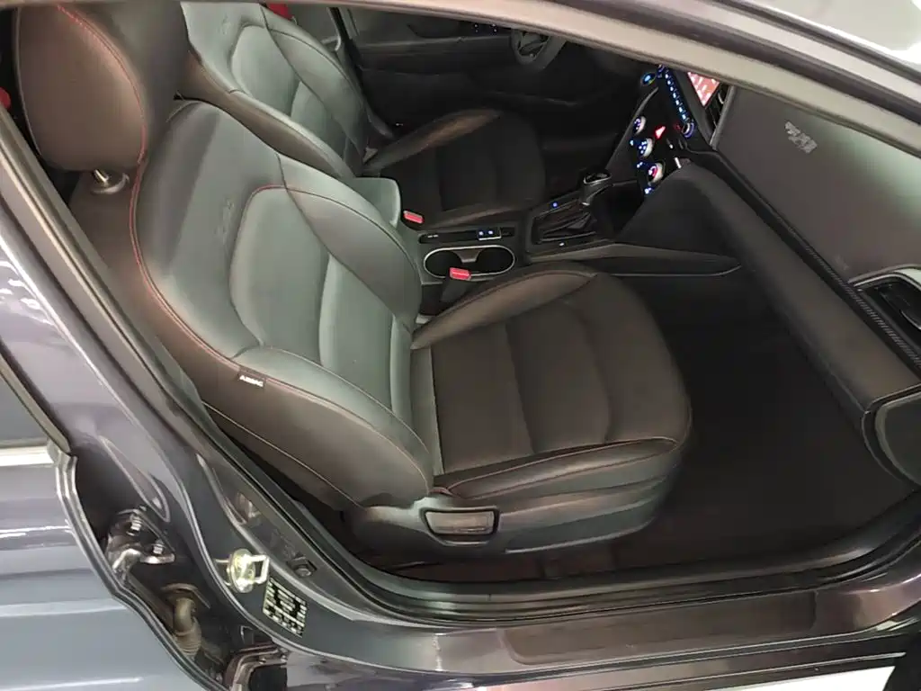 Hyundai Elantra — миниатюра 25
