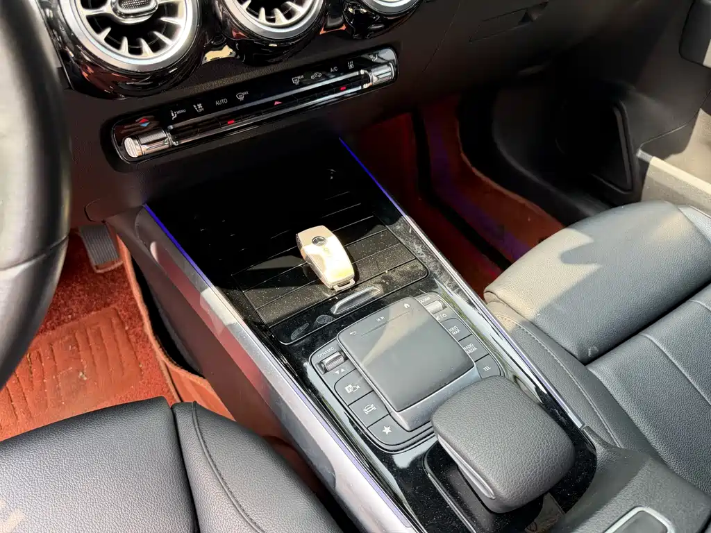 Mercedes-Benz EQB — миниатюра 12