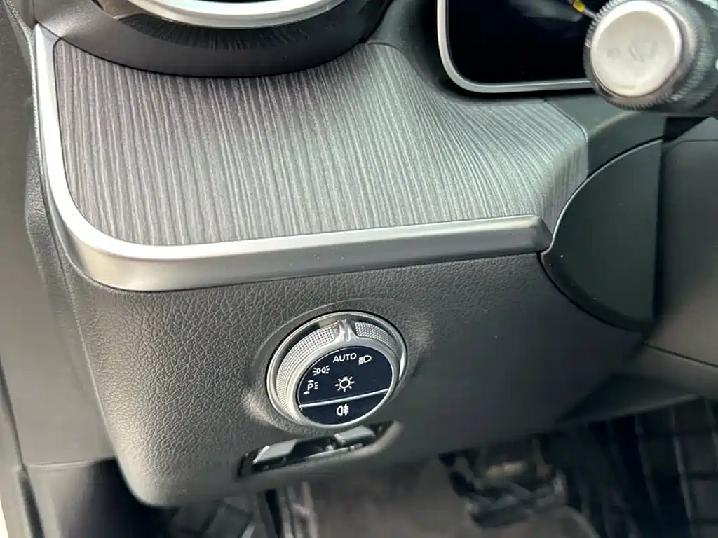 Mercedes-Benz C-Class — миниатюра 16