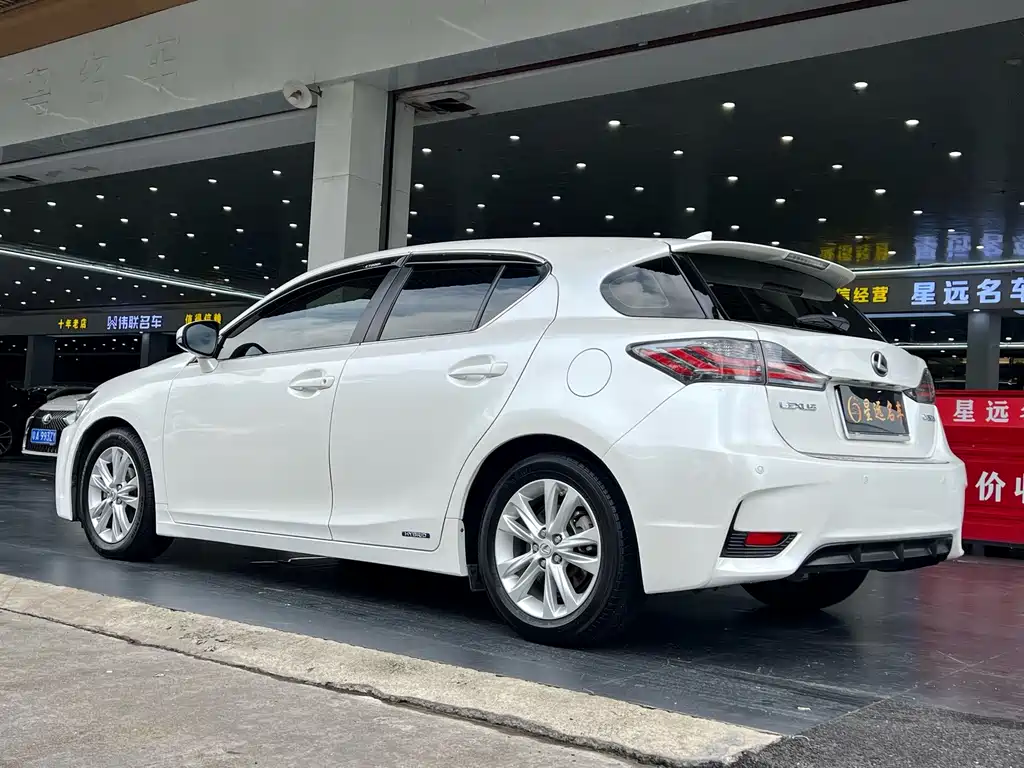 Lexus CT — миниатюра 17