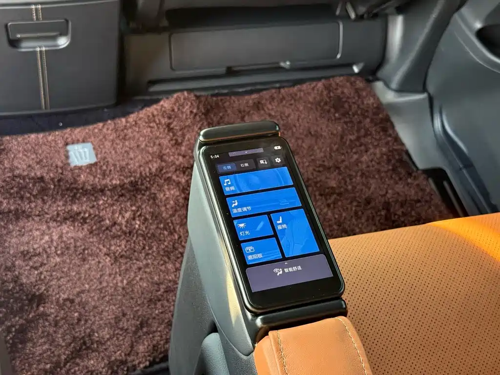 Toyota Vellfire — миниатюра 17