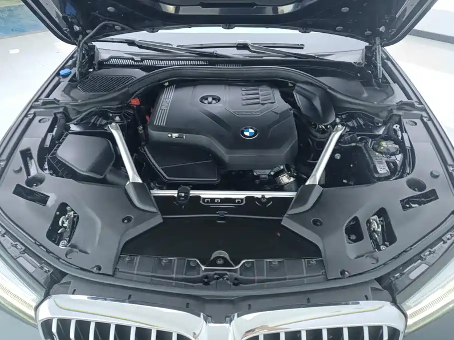 BMW 5 Series — миниатюра 10