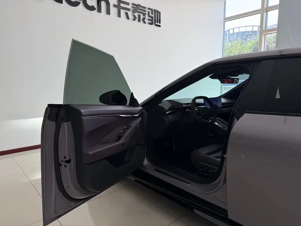 XPeng P7 — миниатюра 21