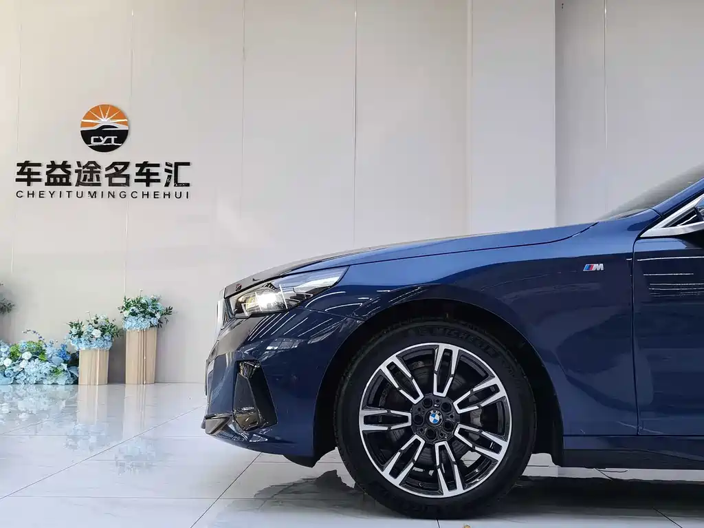 BMW 5 Series — миниатюра 9