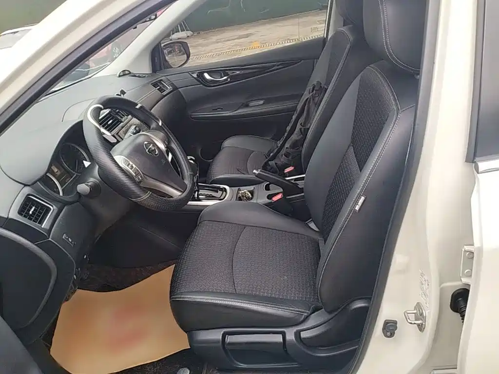 Nissan Tiida — миниатюра 15