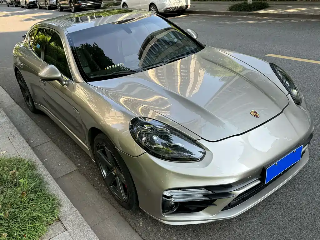 Porsche Panamera 2010 Panamera Turbo 4.8T