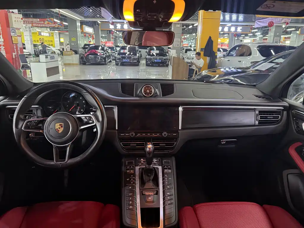 Porsche Macan — миниатюра 9