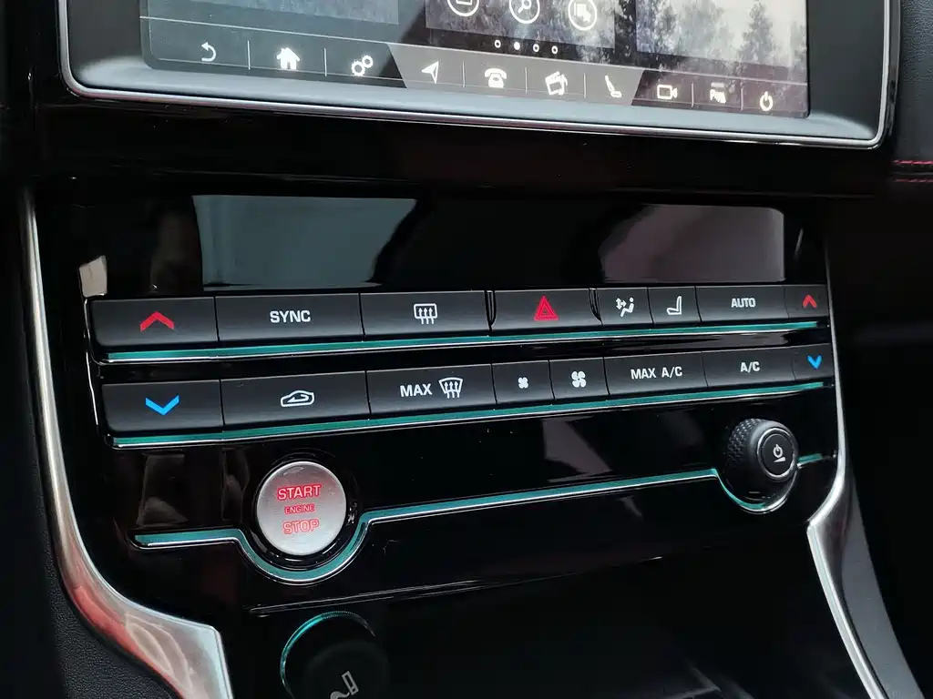 Jaguar XE — миниатюра 13