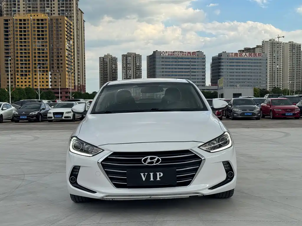 Hyundai Elantra — миниатюра 2
