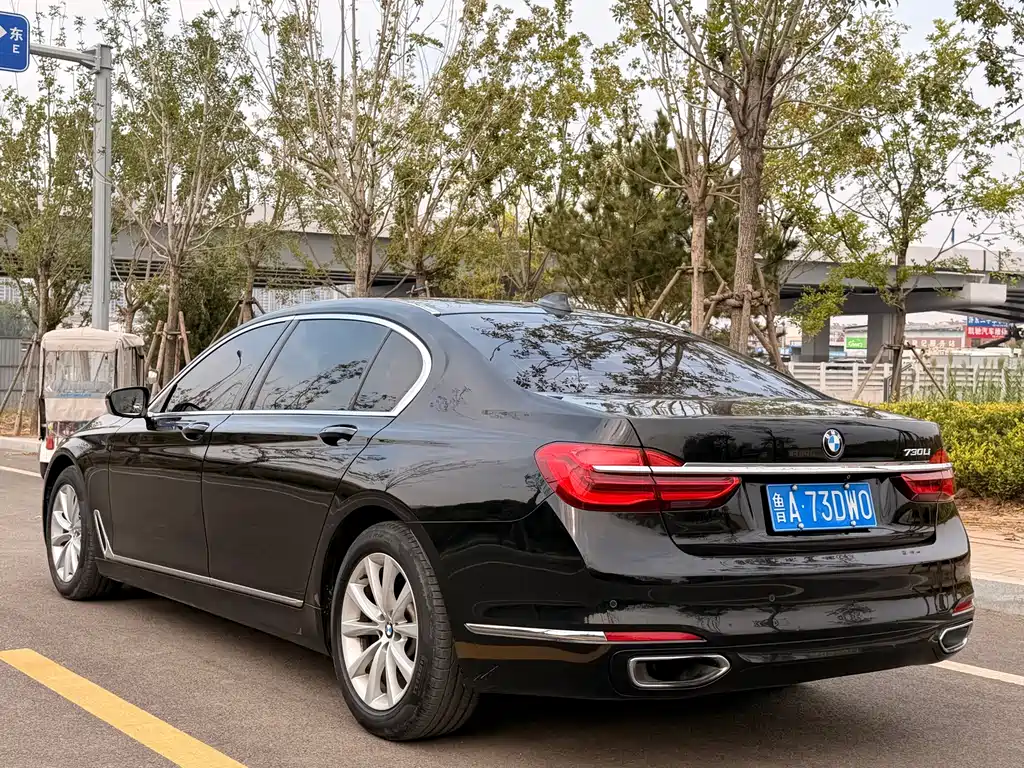 BMW 7 Series — миниатюра 4
