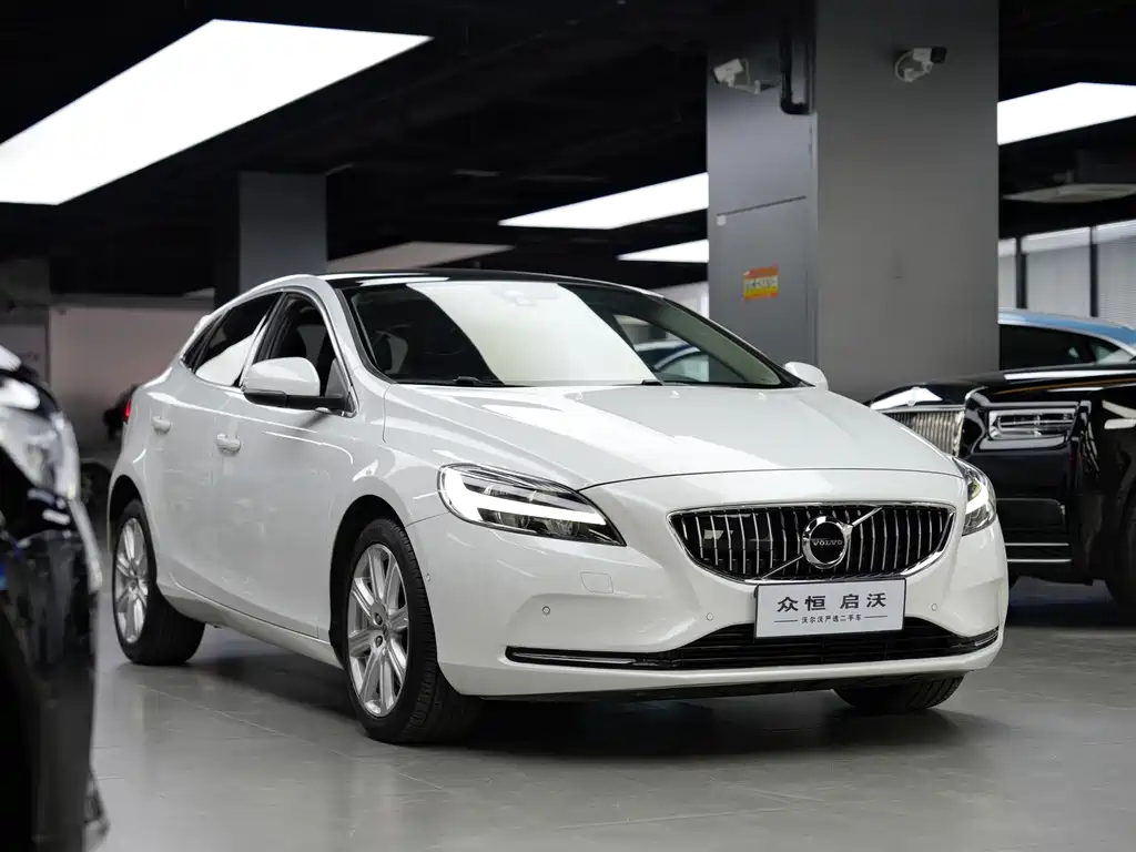 VOLVO V40