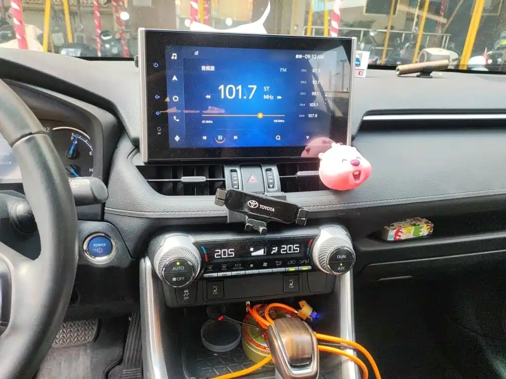 Toyota RAV4 — миниатюра 6