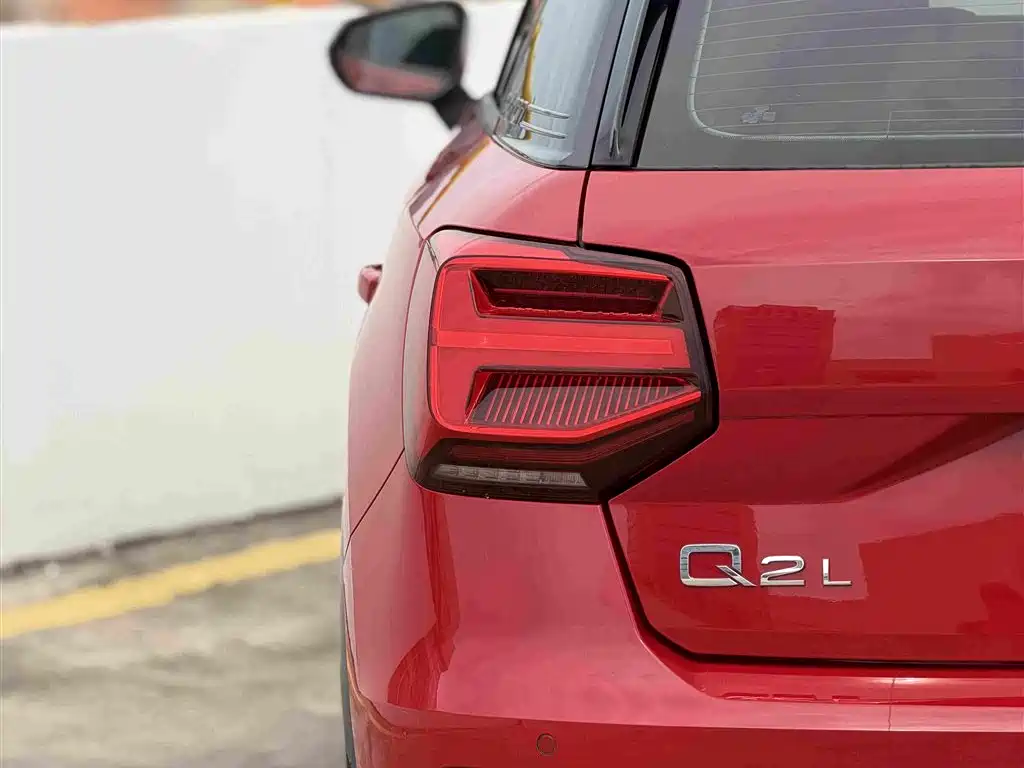 Audi Q2L e-tron — миниатюра 10