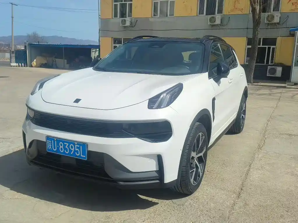 Lynk & Co 01 - фото 3