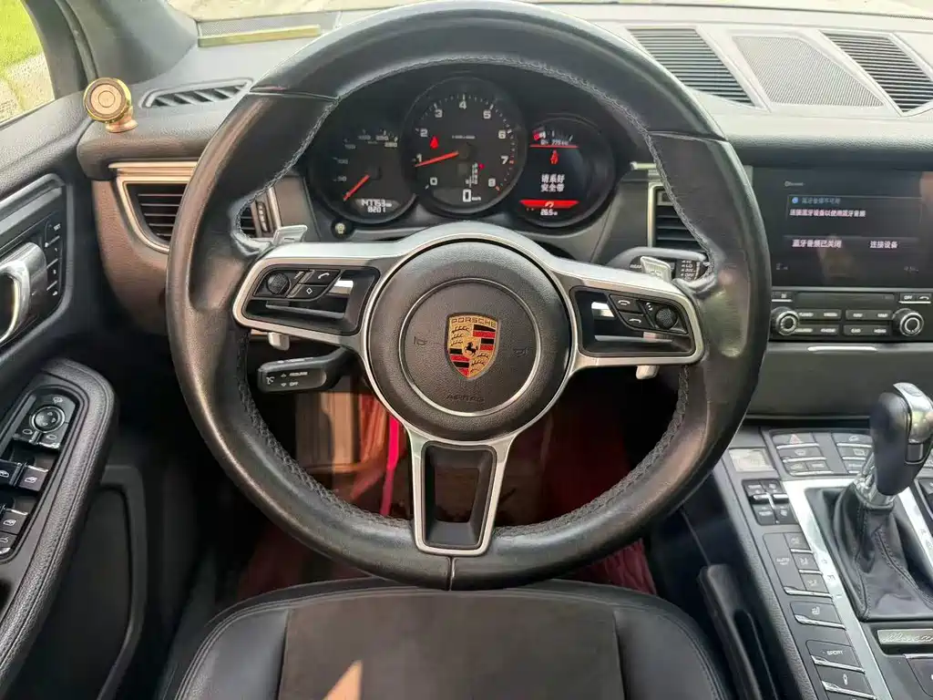 Porsche Macan — миниатюра 8