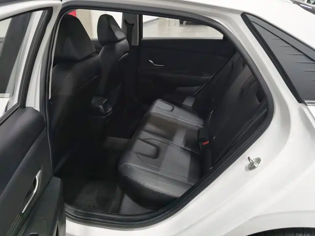 Hyundai Elantra — миниатюра 15