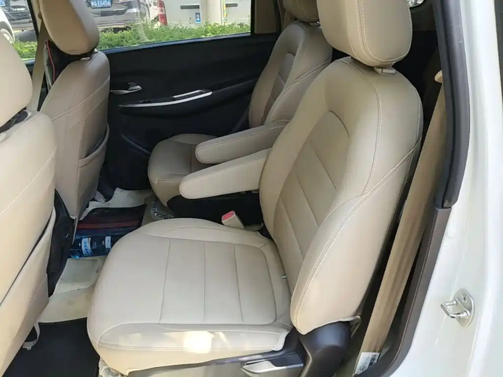 Wuling Hongguang — миниатюра 16