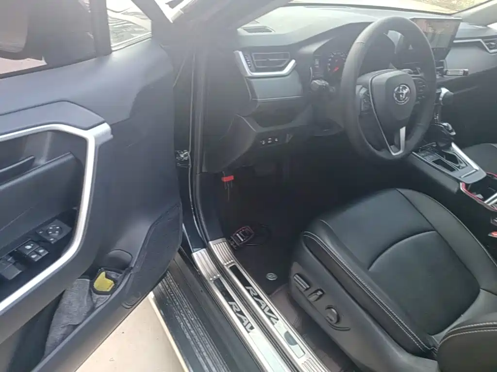 Toyota RAV4 — миниатюра 16