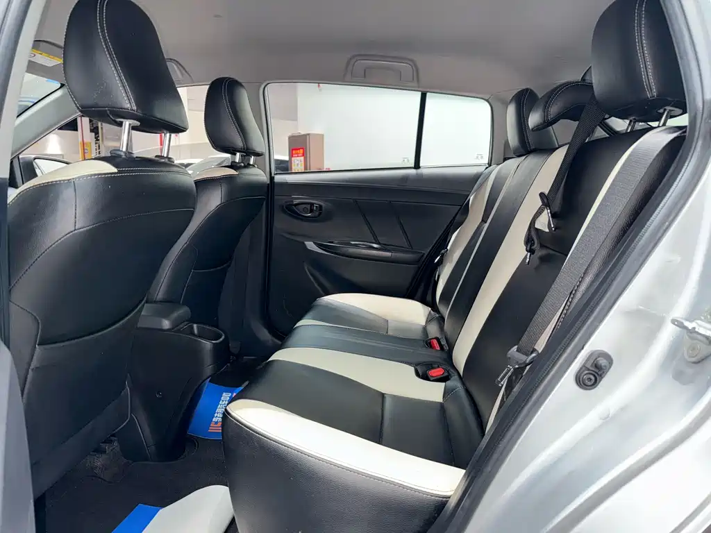 Toyota Yaris L — миниатюра 7