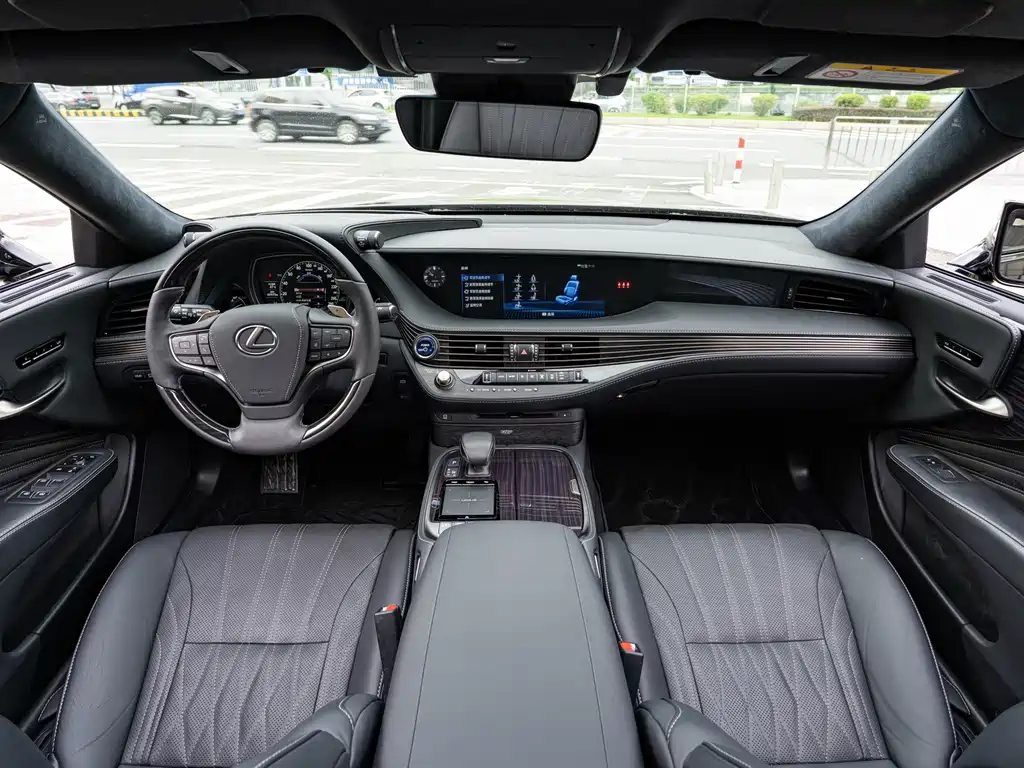 Lexus LS — миниатюра 13