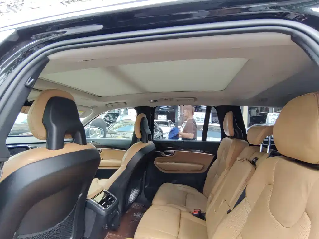 Volvo XC90 2015 T6 7 мест