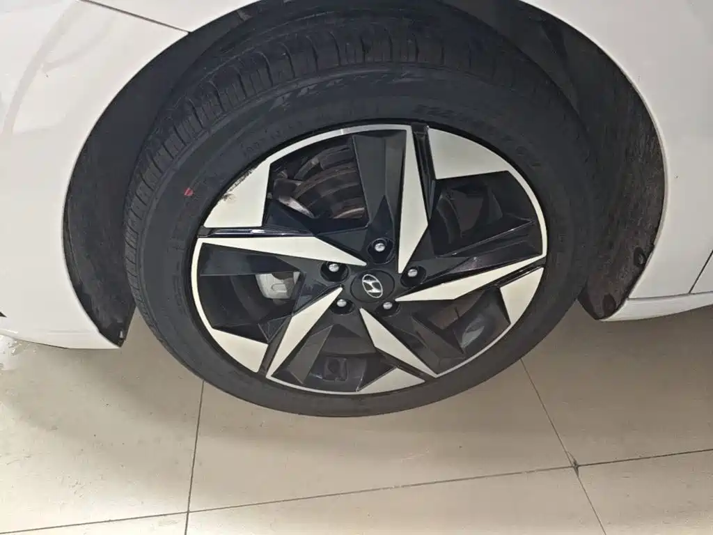 Hyundai Elantra — миниатюра 23