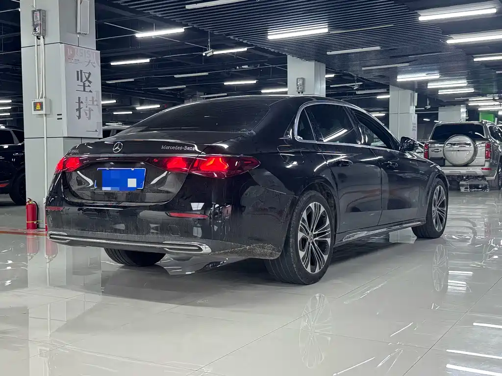 Mercedes-Benz E-Class — миниатюра 8