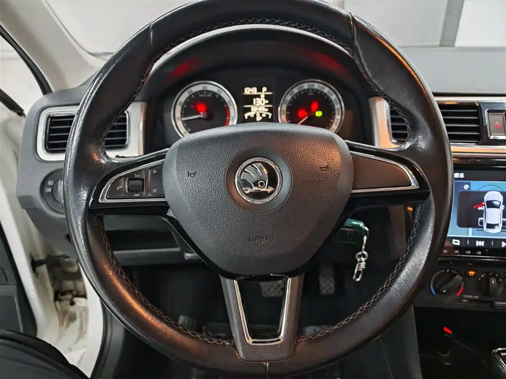 Skoda Rapid — миниатюра 8