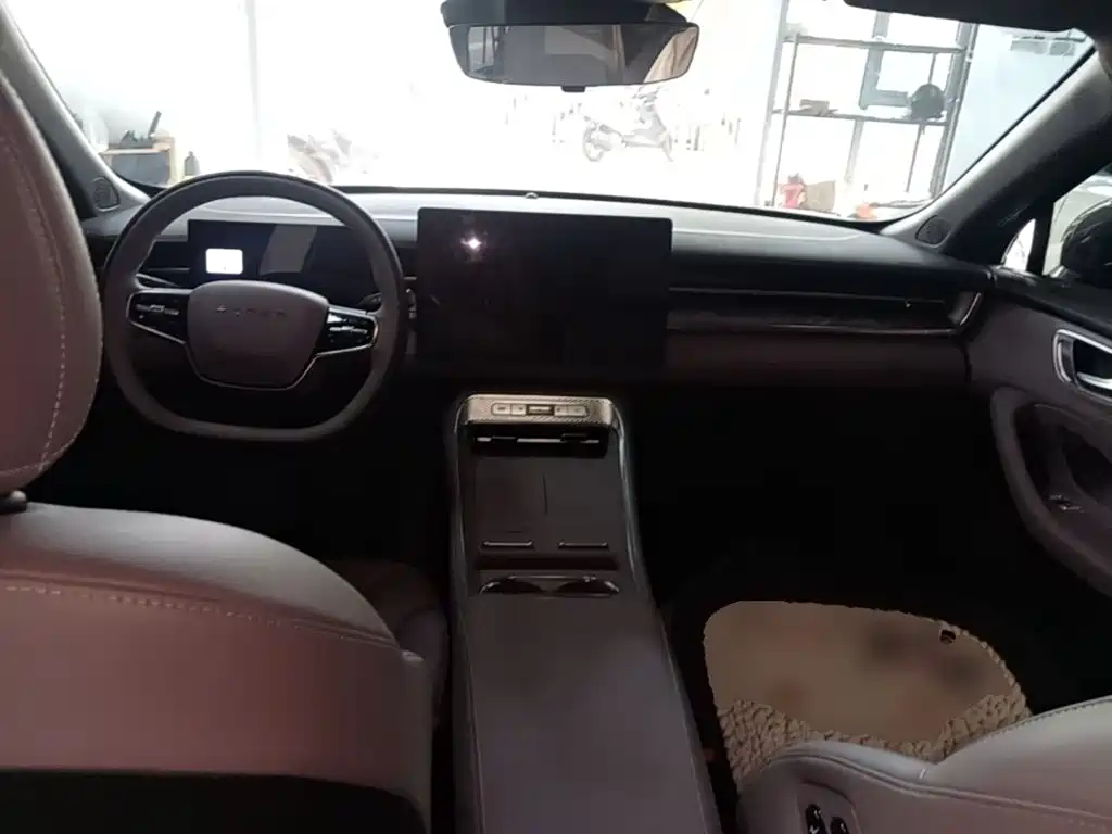Roewe Wing Wai M7 DMH — миниатюра 6