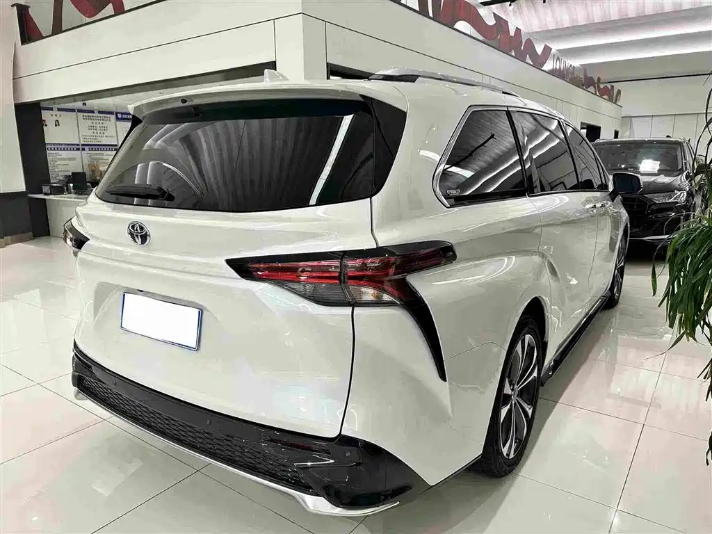 Toyota Granvia — миниатюра 18