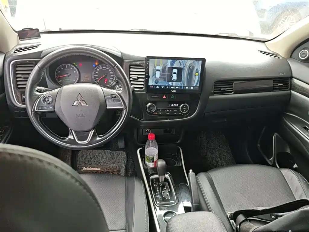 Mitsubishi Outlander 2018 2.0L 7 мест