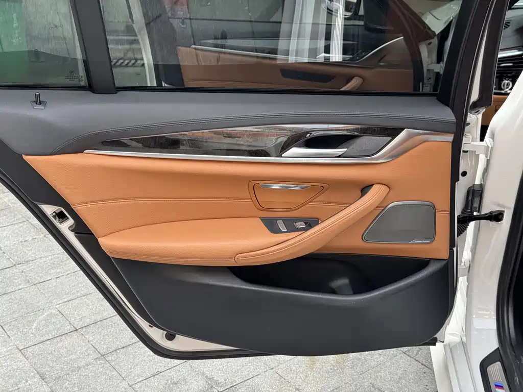 BMW 5 Series — миниатюра 15