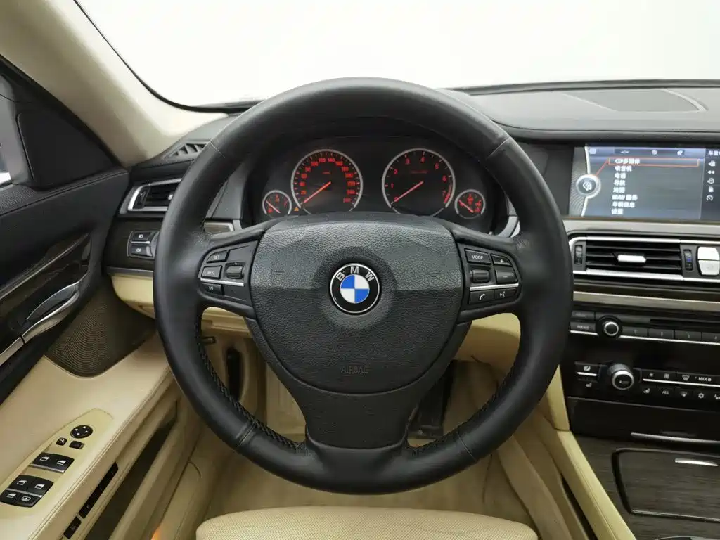 BMW 7 Series — миниатюра 11