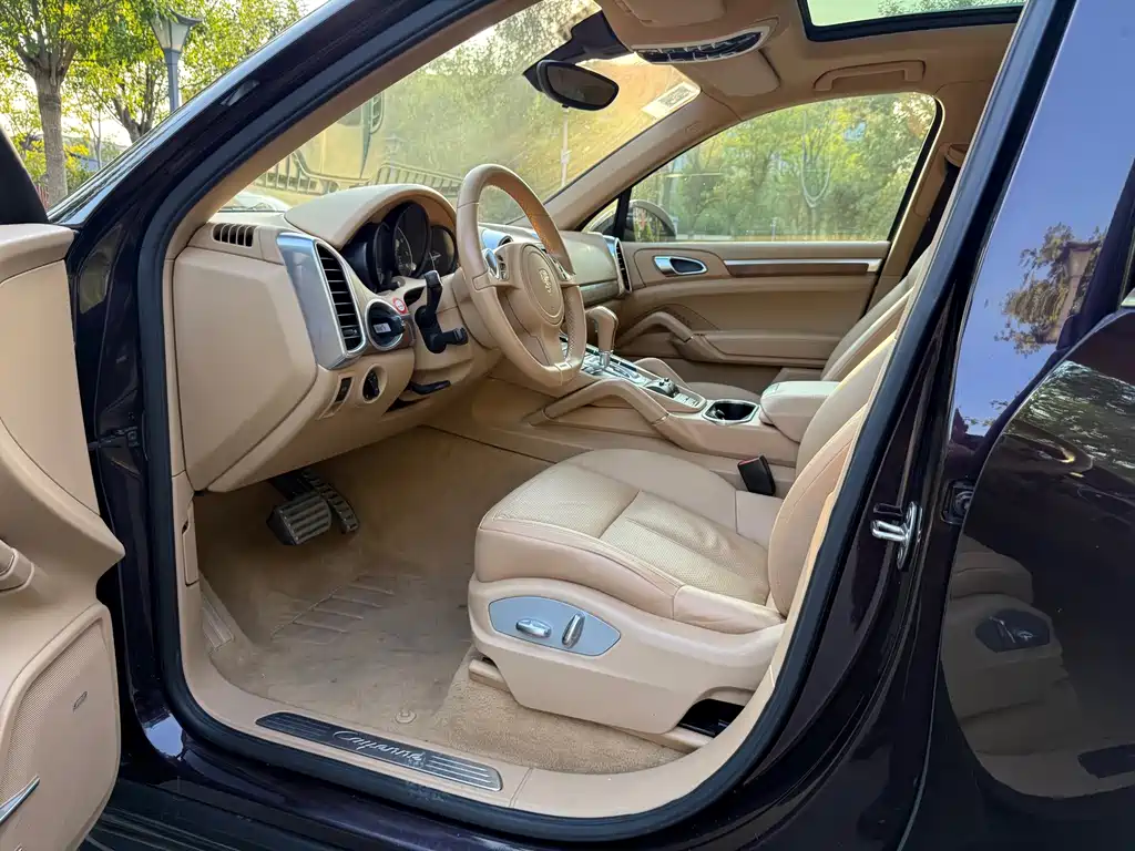 Porsche Cayenne — миниатюра 7