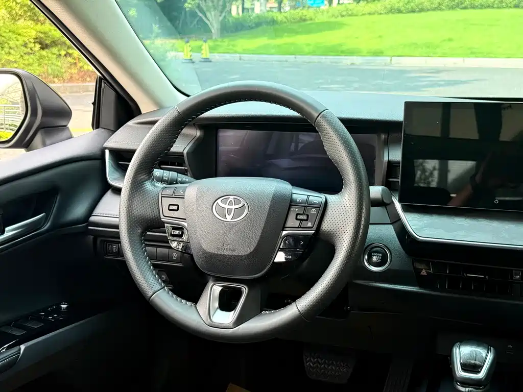 Toyota Camry 2024 2.0G Luxury
