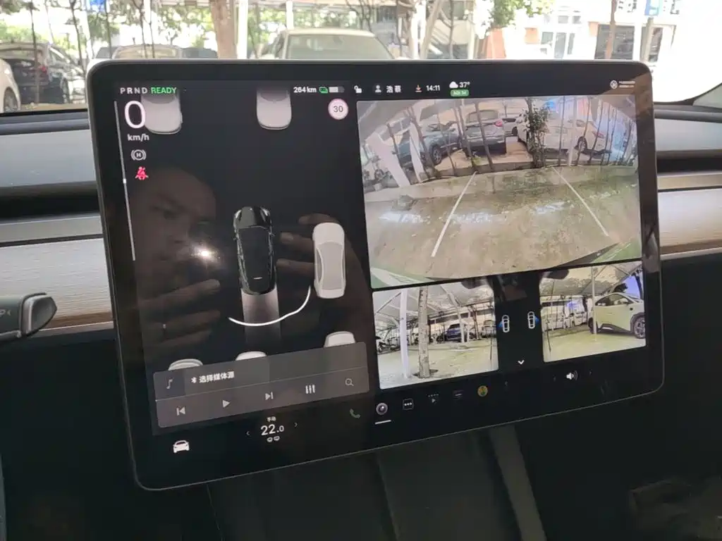 Tesla Model Y — миниатюра 13