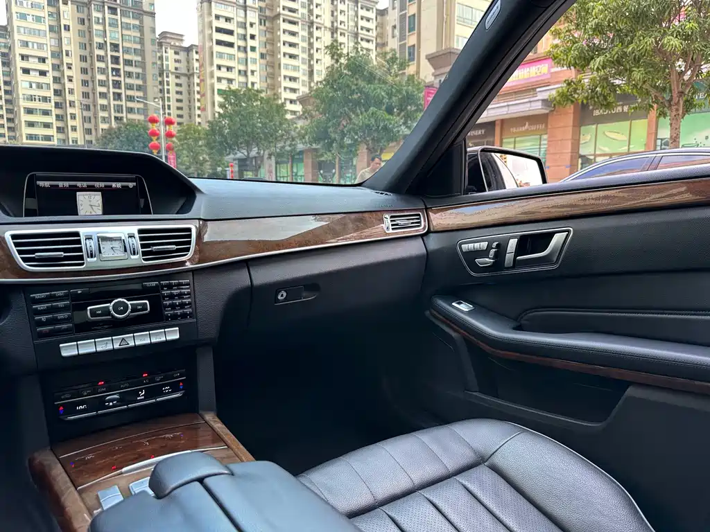Mercedes-Benz E-Class — миниатюра 23
