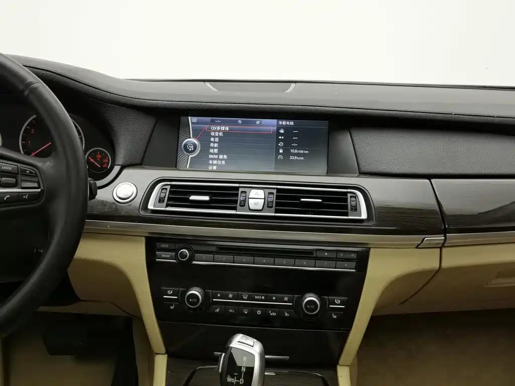 BMW 7 Series — миниатюра 12