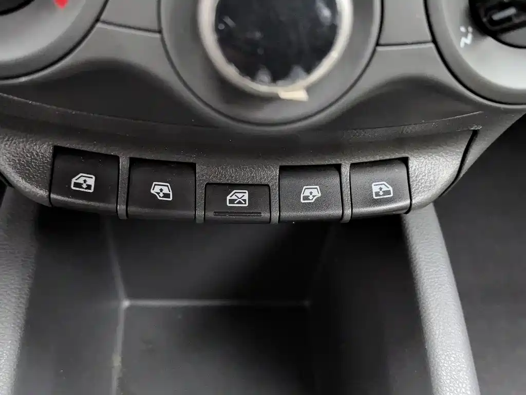 Chevrolet Sail — миниатюра 9