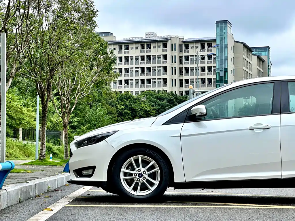 Ford Focus 2015 EcoBoost 125 AT