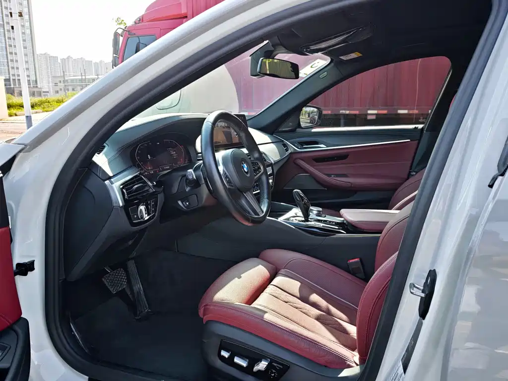 BMW 5 Series — миниатюра 8
