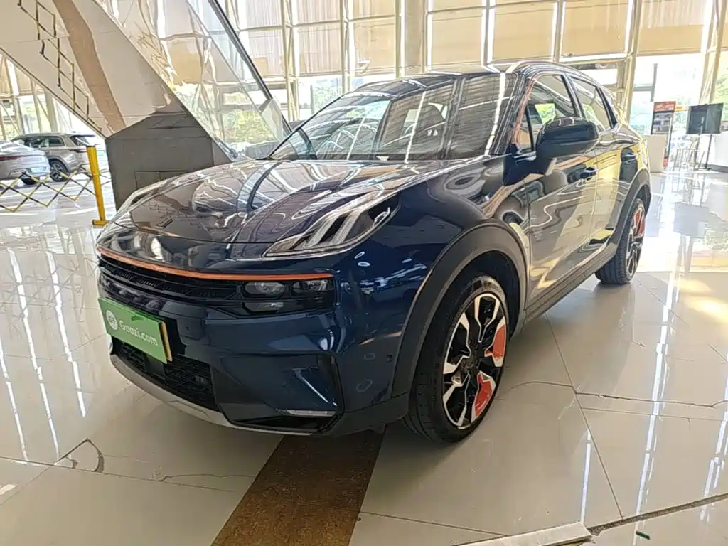 Lynk & Co 06