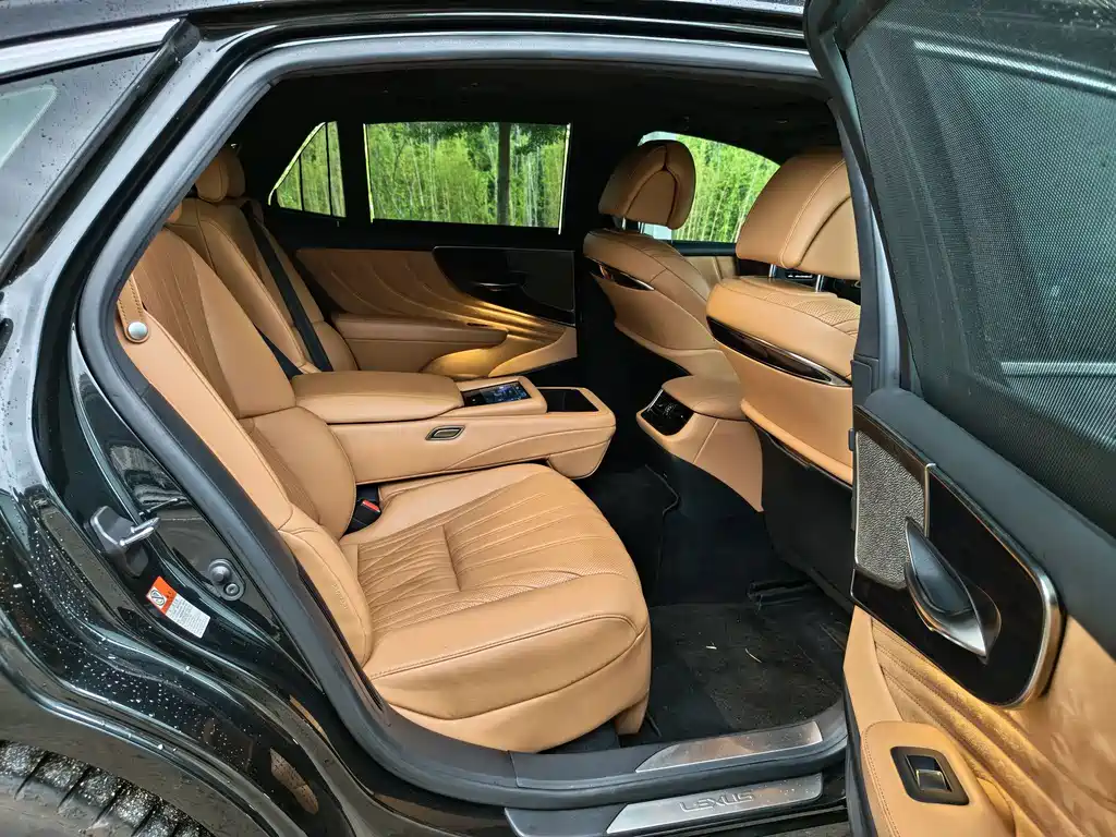 Lexus LS — миниатюра 13