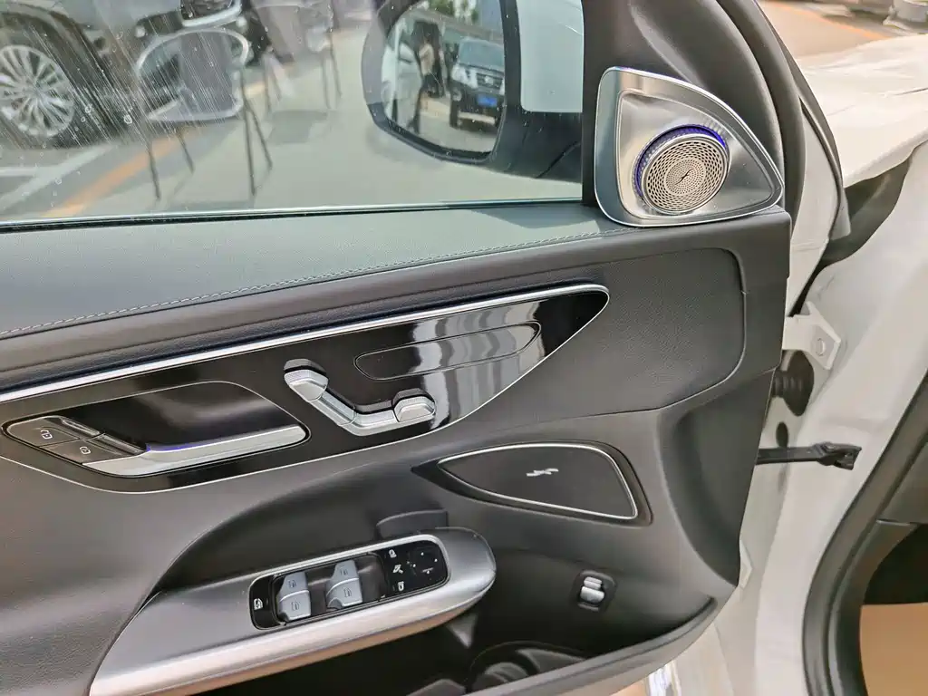 Mercedes-Benz C-Class — миниатюра 10