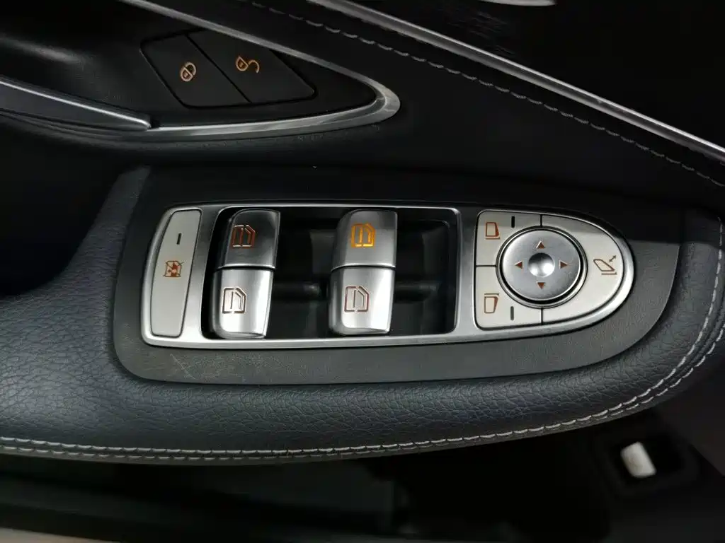 Mercedes-Benz C-Class — миниатюра 9