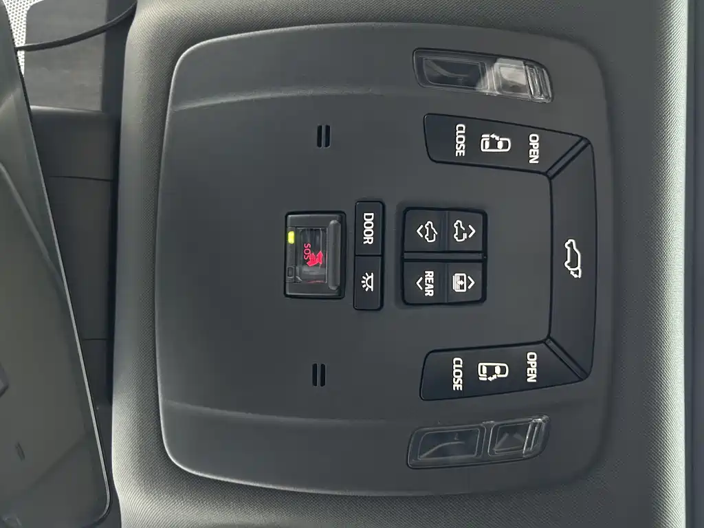 Toyota Granvia — миниатюра 33